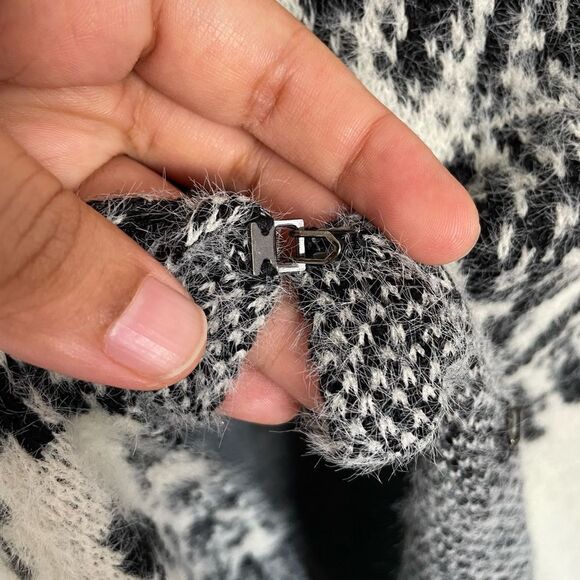 Unique woman’s black and white sweater size small - Picture 3 of 5